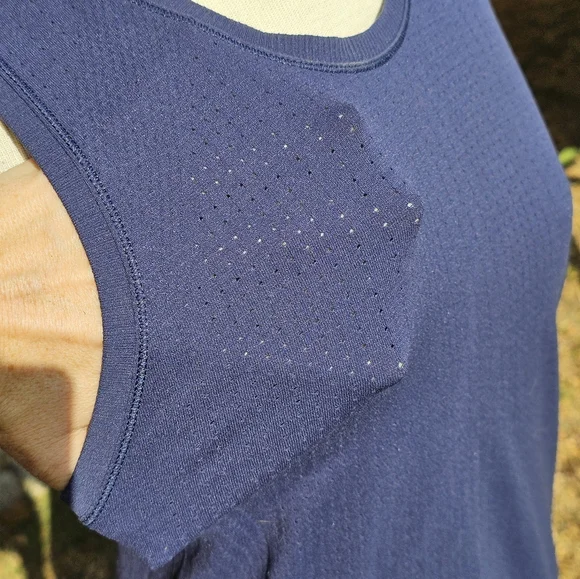 Athleta navy blue vented workout top - Picture 2 of 5
